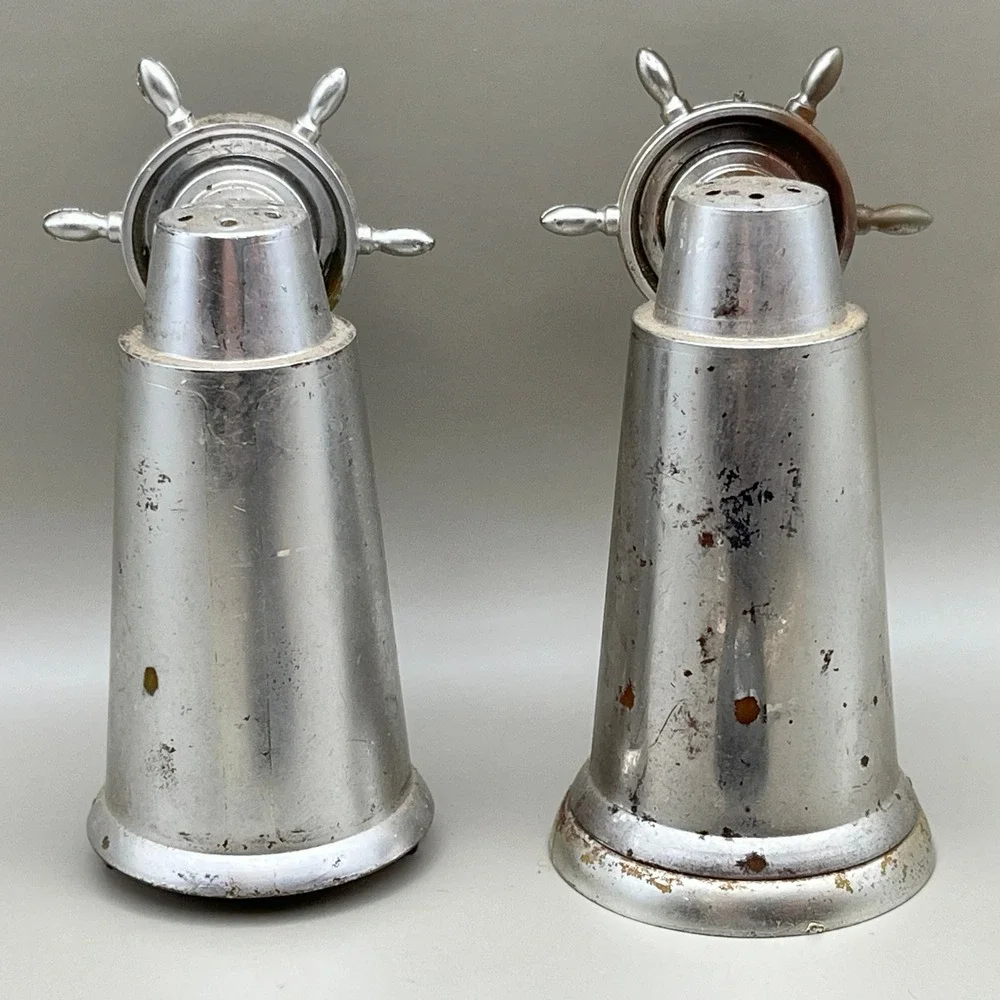 Vtg Rock City Lookout Lover's Leap‎ Compass Ship Wheel Salt & Peppers 3.25